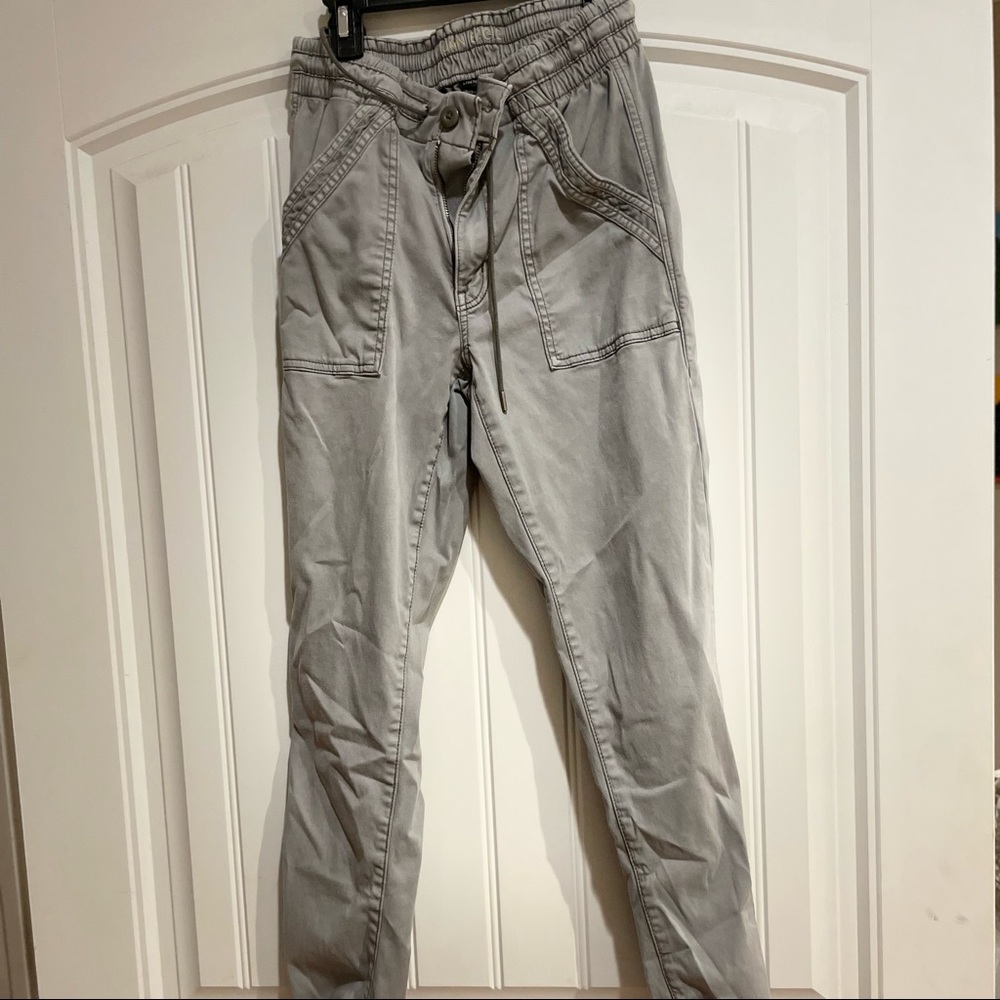 American Eagle greenish-gray joggers Size 8